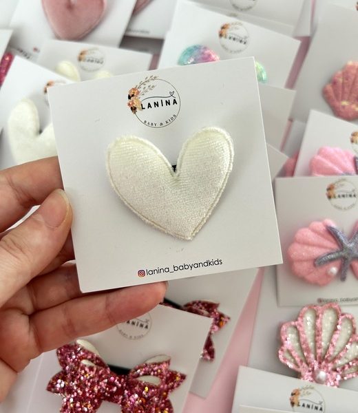 Beyaz Kalp Kadife Saçsız Toka